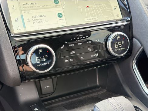 Used 2022 Jaguar E-PACE SE image 32