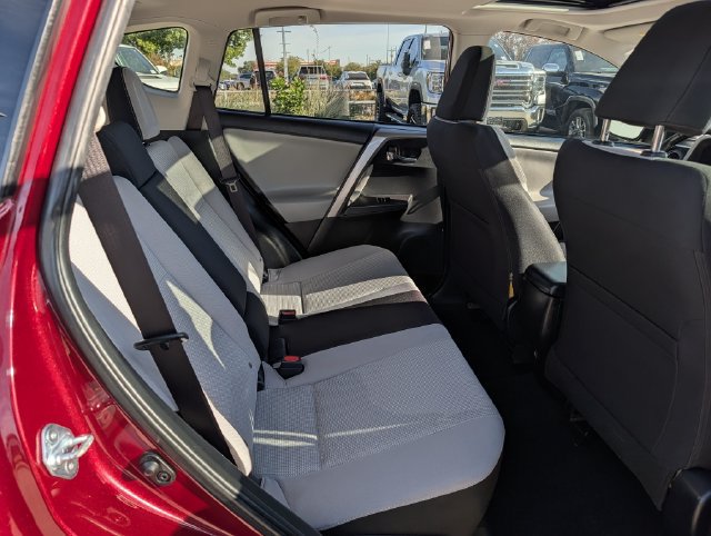 Used 2018 Toyota RAV4 XLE FWD image 30