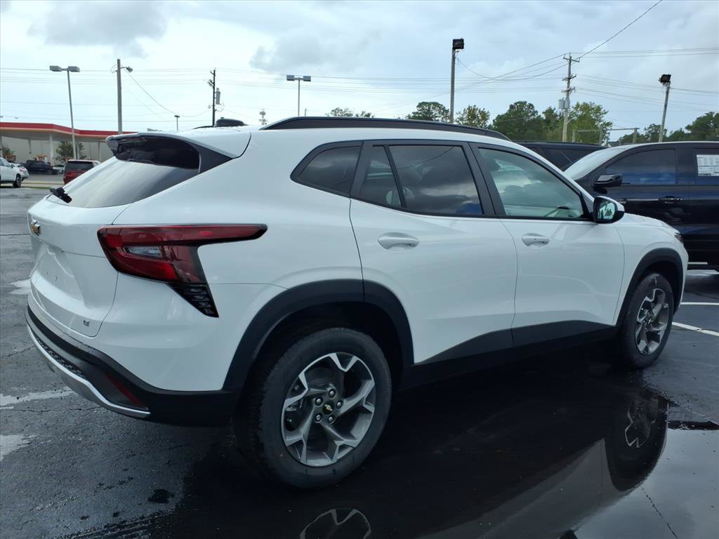 New 2026 Chevrolet Trax LT w/ Driver Confidence Package FWD image 3