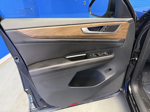 Used 2026 Volkswagen Atlas SE w/ Panoramic Sunroof Package FWD image 9