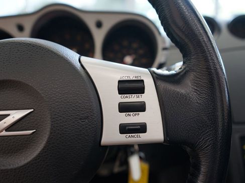 Used 2004 Nissan 350Z Touring RWD image 31