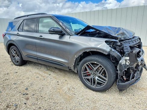 Used 2026 Ford Explorer ST-Line w/ ST-Line Street Pack RWD image 2