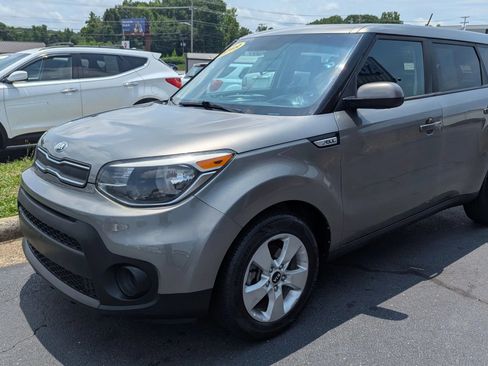 Used 2019 Kia Soul FWD image 3