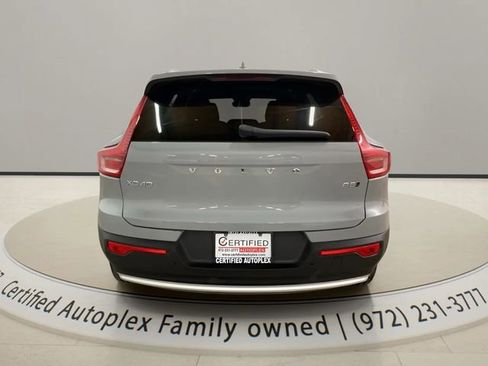 Used 2025 Volvo XC40 B5 Plus AWD/4WD image 4