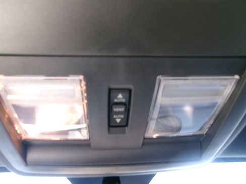 Used 2010 Dodge Challenger SE image 22