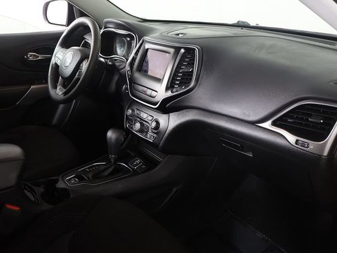 Used 2021 Jeep Cherokee Latitude FWD image 24