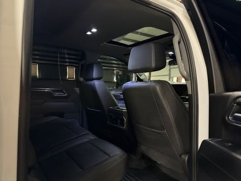 Used 2024 Chevrolet Silverado 2500 LTZ w/ LTZ Convenience Package image 16