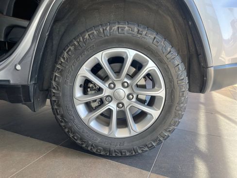 Used 2021 Jeep Grand Cherokee Laredo X image 26