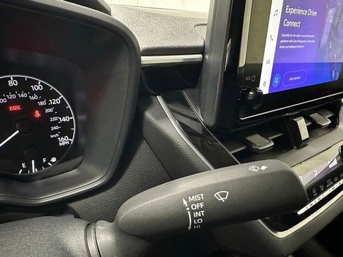 Used 2025 Toyota Corolla LE image 22