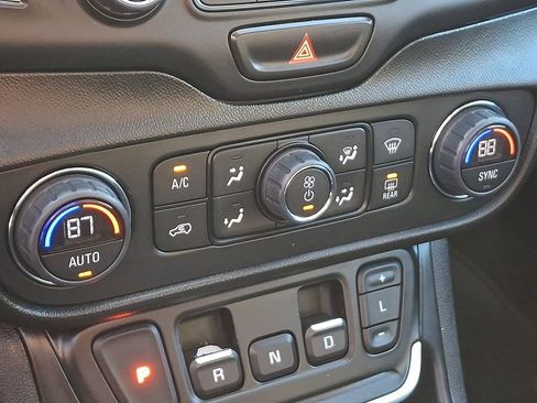 Used 2019 GMC Terrain Denali w/ Advanced Safety Package image 17