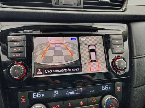 Used 2018 Nissan Rogue SV w/ Premium Package image 4