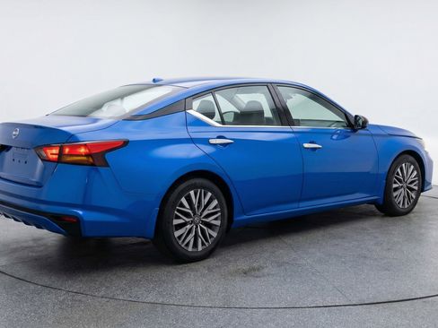 Used 2025 Nissan Altima 2.5 SV image 9