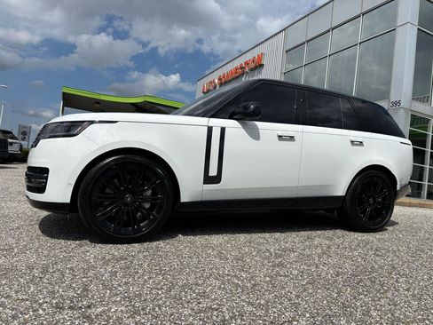Used 2023 Land Rover Range Rover SE image 3