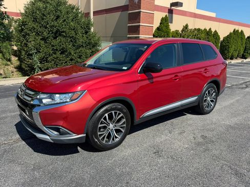 Used 2016 Mitsubishi Outlander ES FWD image 1