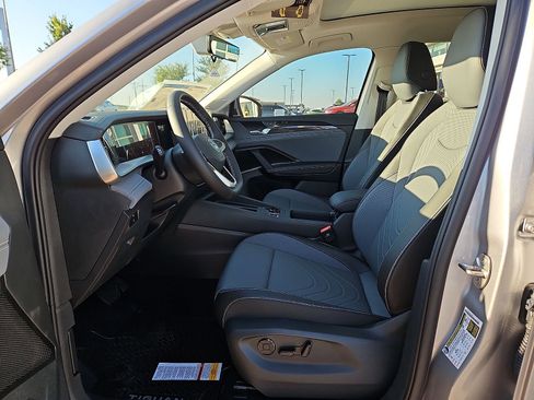 New 2026 Volkswagen Tiguan SE AWD/4WD image 17