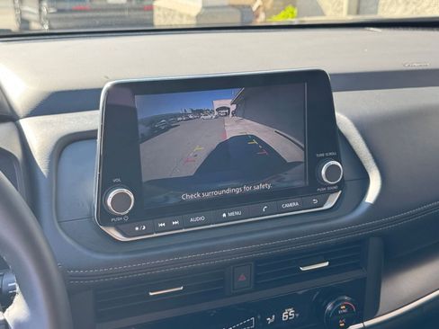 Used 2025 Nissan Rogue SV image 25