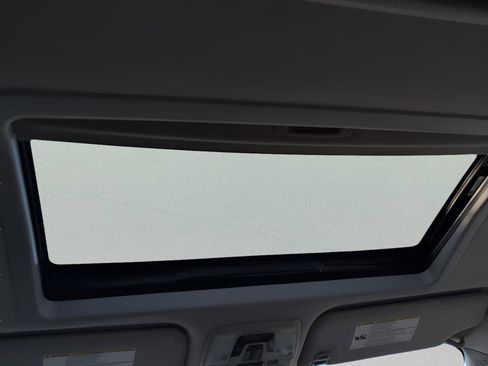 Used 2017 Toyota Sienna L image 38