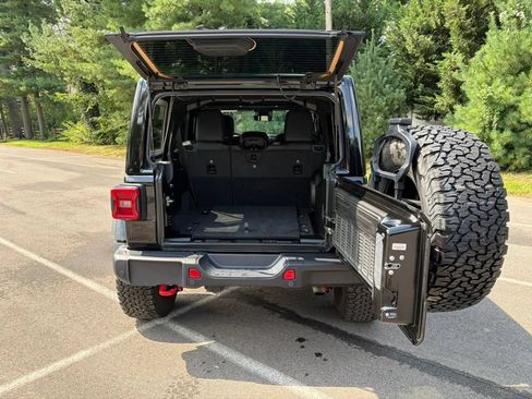 Used 2024 Jeep Wrangler Unlimited Rubicon AWD/4WD image 7