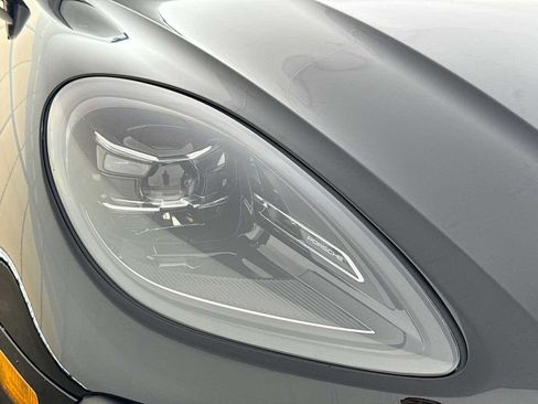 New 2025 Porsche Macan AWD/4WD image 28
