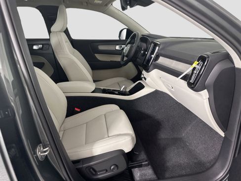 New 2026 Volvo XC40 B4 Plus w/ Protection Package Premier FWD image 25