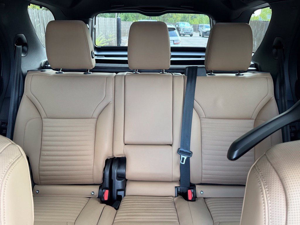 Certified 2026 Land Rover Discovery Limited Edition AWD/4WD image 30