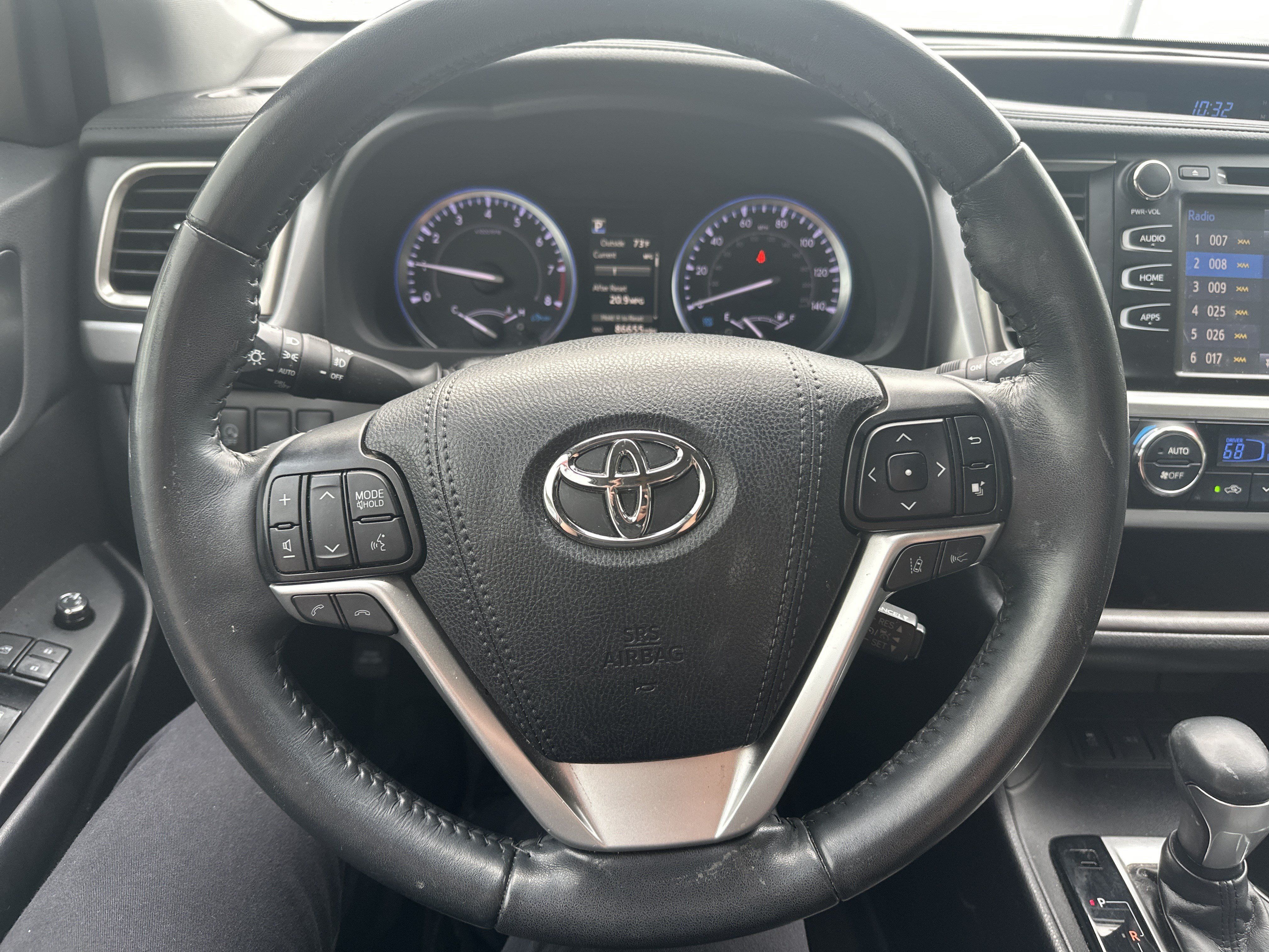 Used 2019 Toyota Highlander XLE AWD/4WD image 17