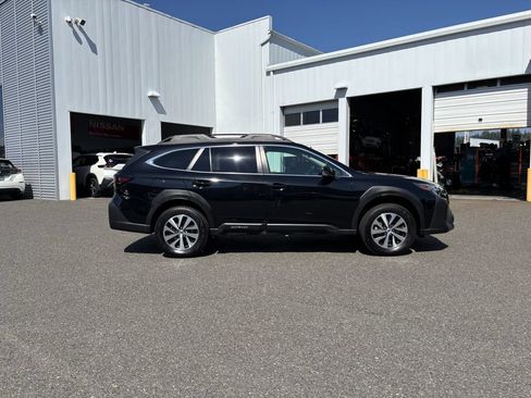 Used 2023 Subaru Outback Premium AWD/4WD image 8