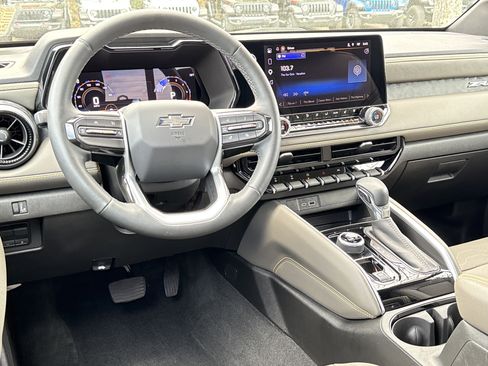 Used 2025 Chevrolet Colorado ZR2 w/ Technology Package image 21