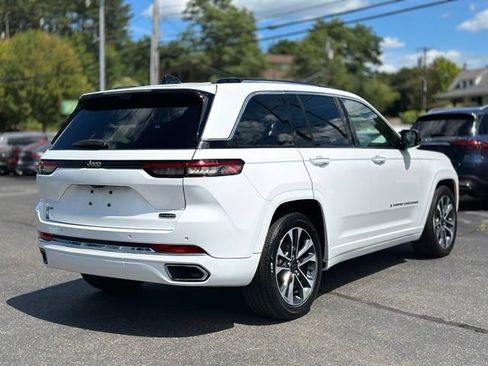 Used 2023 Jeep Grand Cherokee Overland w/ Luxury Tech Group IV AWD/4WD image 7