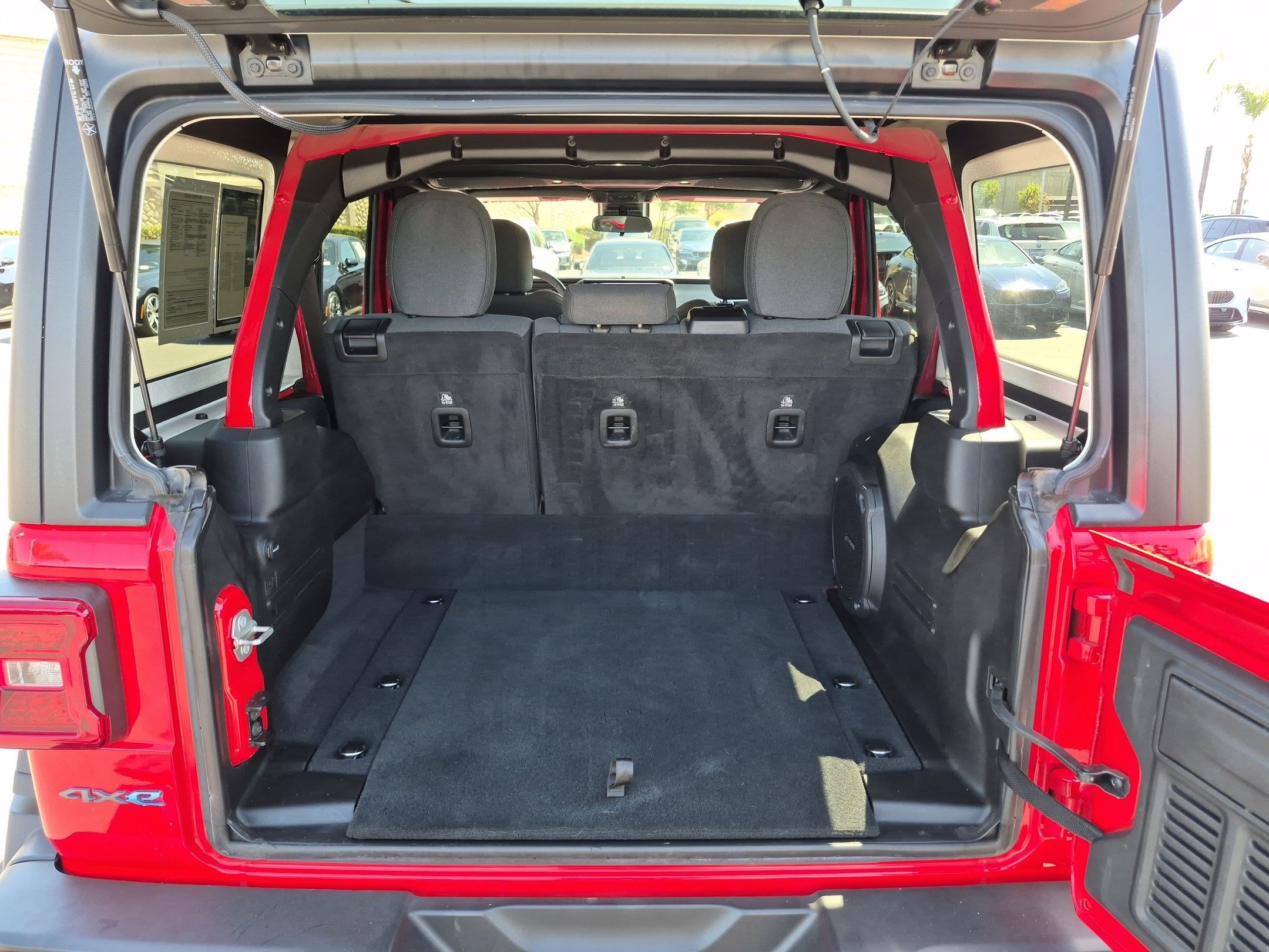Used 2024 Jeep Wrangler Unlimited AWD/4WD image 30