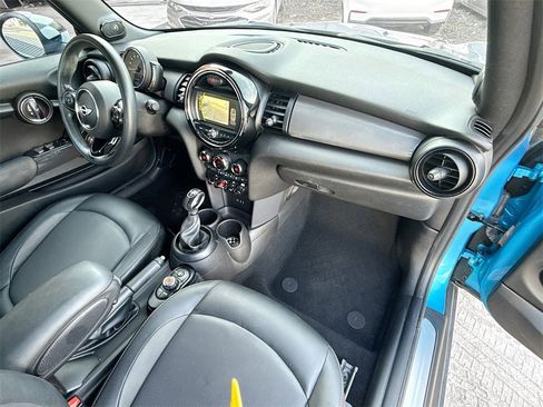 Used 2018 MINI Cooper Convertible image 31