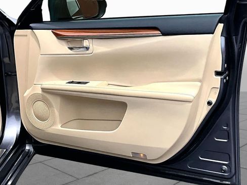 Used 2014 Lexus ES 300h w/ Luxury Package w/Bamboo Trim FWD image 22