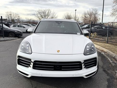 Used 2023 Porsche Cayenne Platinum Edition image 3