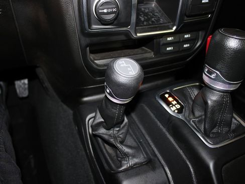 Used 2023 Jeep Gladiator Sport w/ Off Road Group image 11