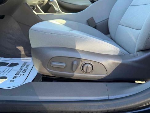 Used 2020 Chevrolet Malibu LT image 12