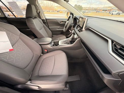 Used 2025 Toyota RAV4 XLE image 32