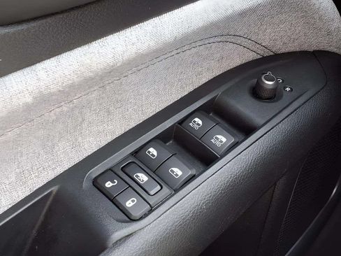 Used 2025 Jeep Compass Sport AWD/4WD image 16
