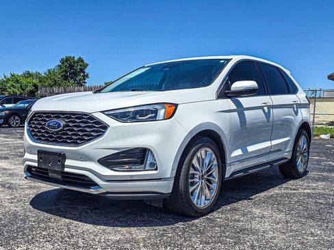Used 2022 Ford Edge Titanium w/ Equipment Group 301A AWD/4WD image 3