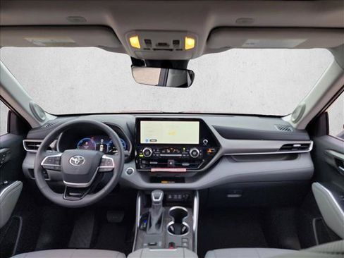 Used 2026 Toyota Highlander Limited AWD/4WD image 19