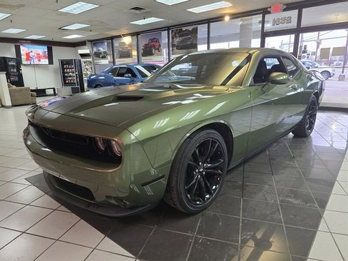 Used 2018 Dodge Challenger SXT w/ Blacktop Package image 1