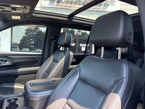 Used 2021 Chevrolet Tahoe Z71 w/ Z71 Signature Package AWD/4WD image 3