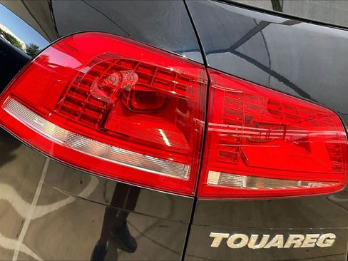 Used 2016 Volkswagen Touareg Sport AWD/4WD image 30