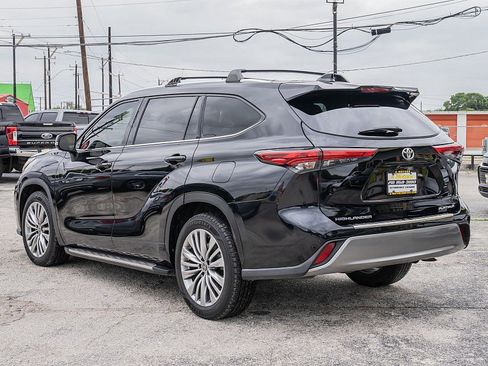 Used 2022 Toyota Highlander Platinum FWD image 7