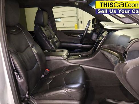 Used 2017 Cadillac Escalade Platinum image 24