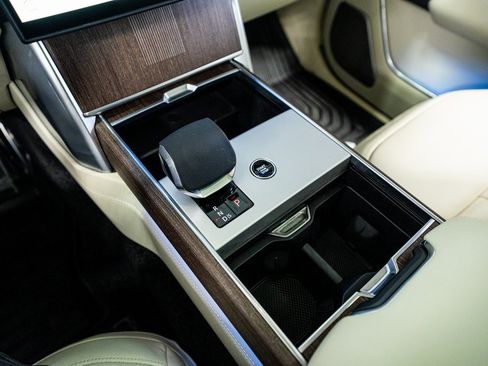 Used 2025 Land Rover Range Rover Long Wheelbase Autobiography image 46