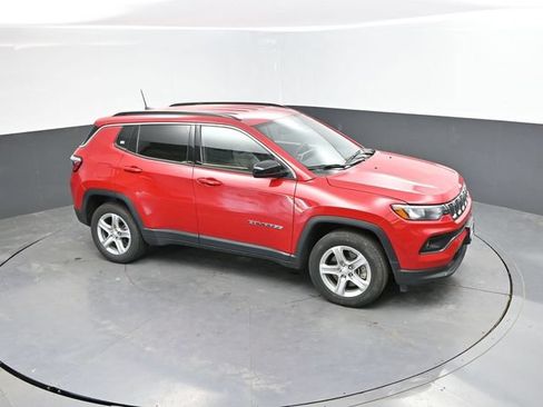 Used 2024 Jeep Compass Latitude AWD/4WD image 32
