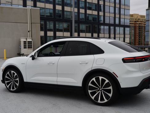 New 2025 Porsche Macan Electric image 3