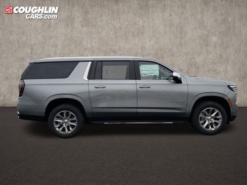 New 2026 Chevrolet Suburban Premier image 6