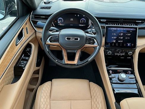Used 2023 Jeep Grand Cherokee L Summit image 5