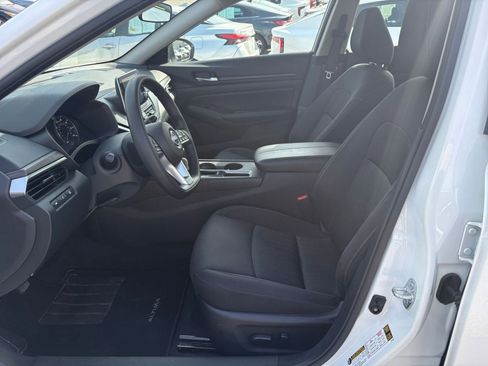 Used 2025 Nissan Altima 2.5 SV image 27